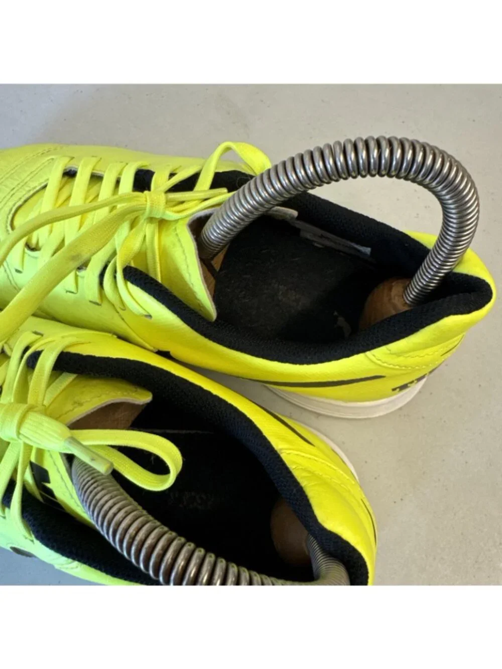 Nike Boys Tiempox Legend VI IC 819190 Yellow Casual Shoes‎ Sneakers Size 5.5 Y